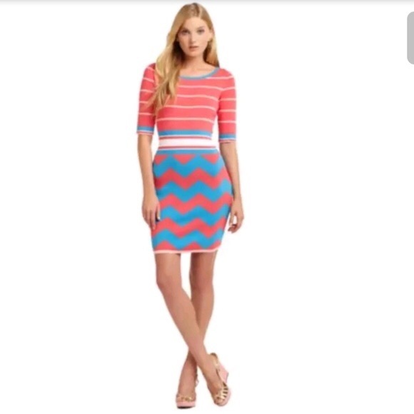 EUC Lilly Pulitzer Lindsey sweater dress - Picture 1 of 6